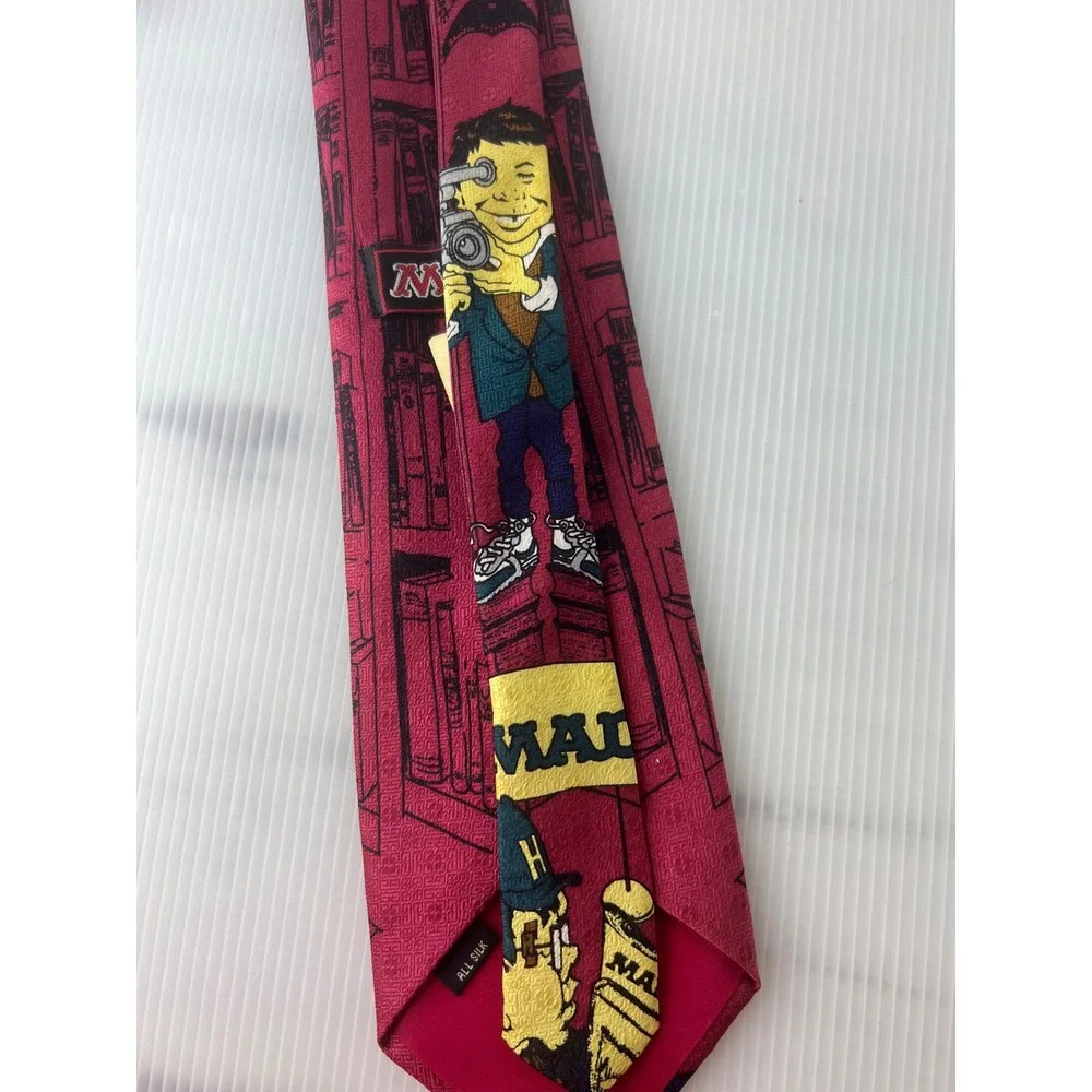 Vintage 1992 MAD Magazine Alfred E Neuman‎ Silk Tie Red Burgundy Camera NWT 90s